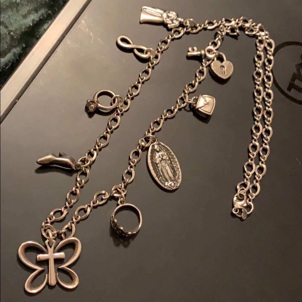 James aver necklace 22’ with 8 charms, 1 pendant.
